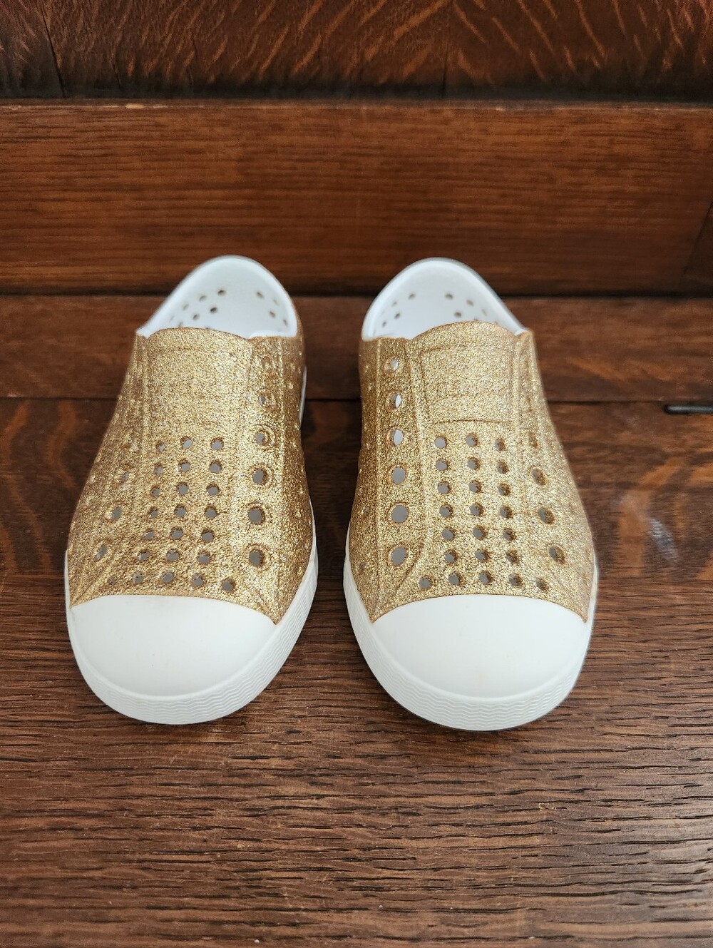 Girls native Gold Glitter Shoes Size 7 Toddler